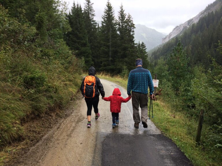 13 No-Spend Weekend Activities for Families